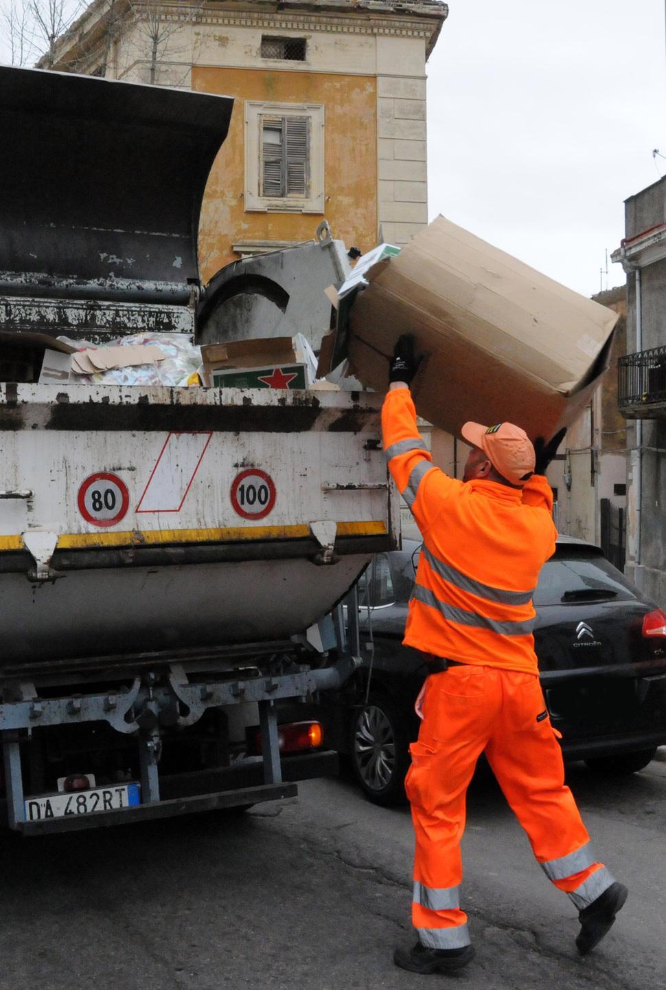 È Comune, tre sindacati proclamano lo stato di agitazione