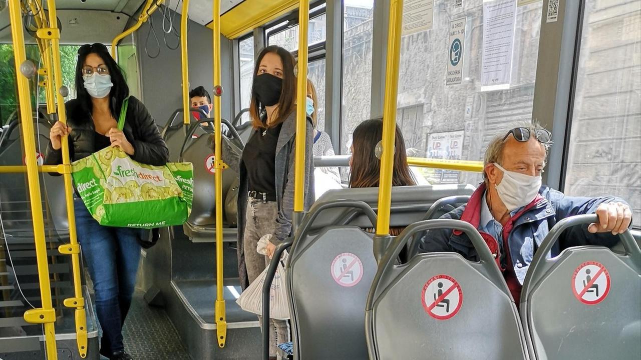 Ma sui mezzi pubblici si viaggia a pieno carico