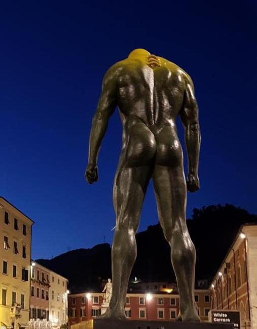 Un'installazione di White Carrara Downtown