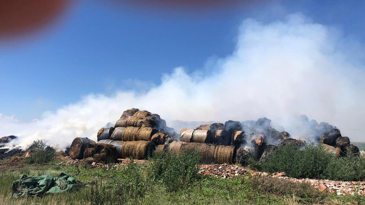 Incendio di rotoballe a Poviglio, ne bruciano 2.700