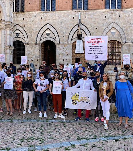 Il comitato Commercianti Uniti di Prato ha manifestato anche a Siena