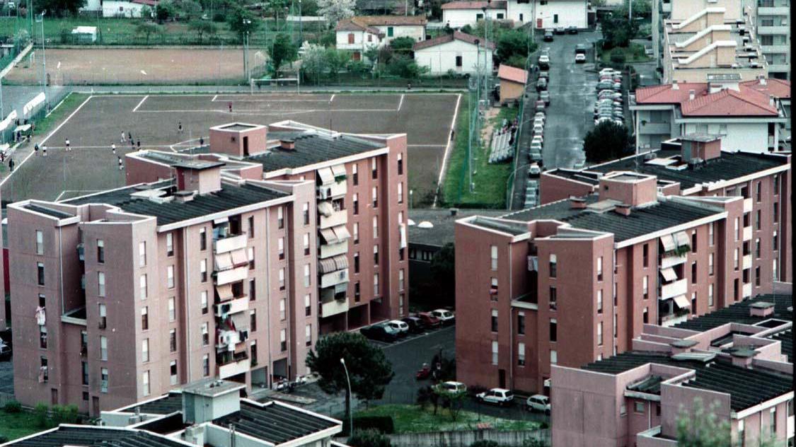 Una veduta delle case popolari di Romagnano, a Massa
