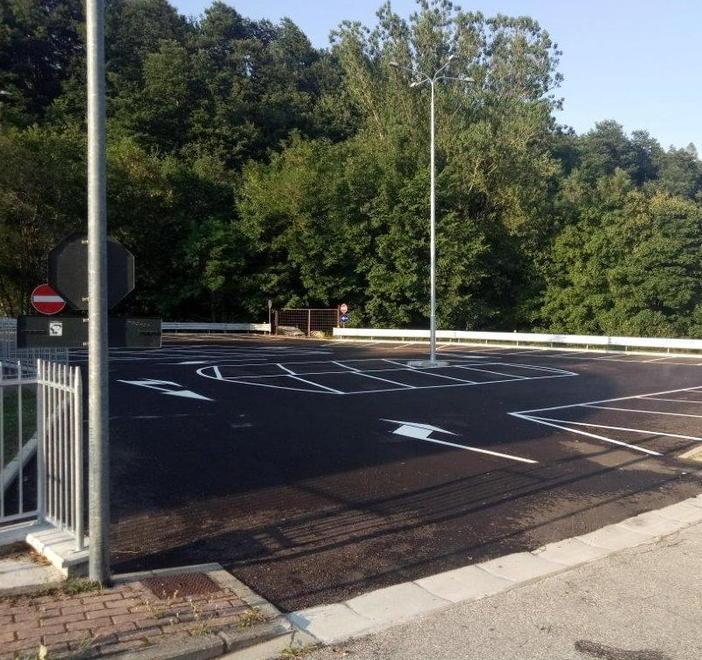 Parcheggio da 40 posti auto «Stop alla sosta lungo la via» 