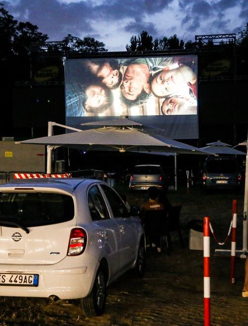 Ciak! Parte il Drive In e in riva al Secchia sul maxischermo si inizia con il Sassuolo