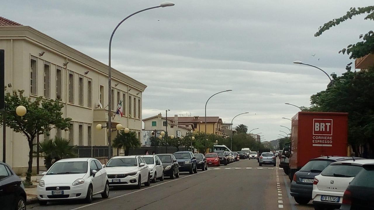 Senegalese trova un portafoglio a Tortolì e lo restituisce
