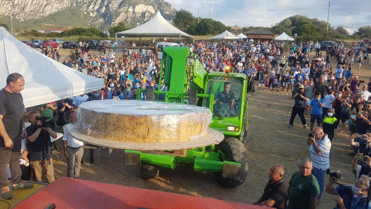 Loculi,  4500 litri per il formaggio da primato