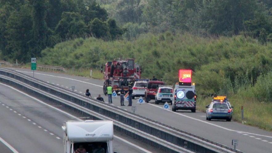 Sbalzato dal Suv impazzito: vivo per miracolo «Sono finito nel fosso, l’auto era sopra di me»