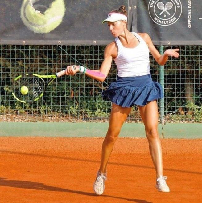 Oggi a Forte dei Marmi le ragazze si aggrappano a una flebile speranza 