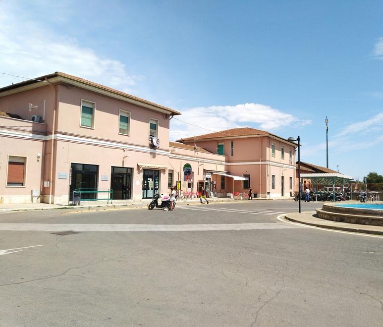 «Alla stazione turisti lasciati a se stessi» 
