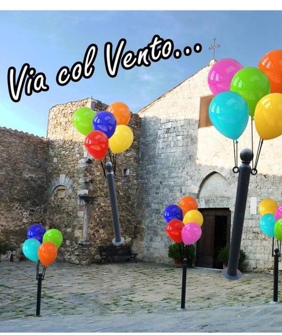 Due anni senza risposte Protesta contro i pali 