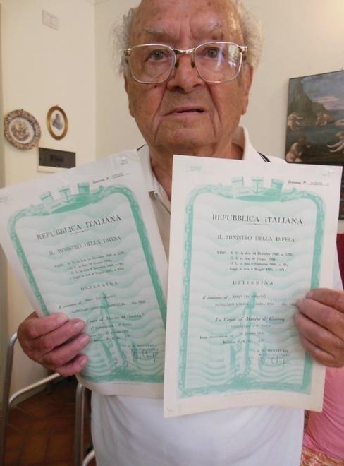 «Ho 100 anni e 5 mesi e aspetto ancora le mie croci al merito conquistate in guerra» 