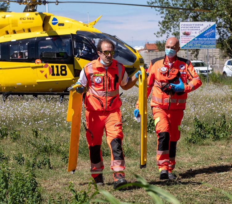 Moto piomba su un’auto Cinque feriti, uno è grave 