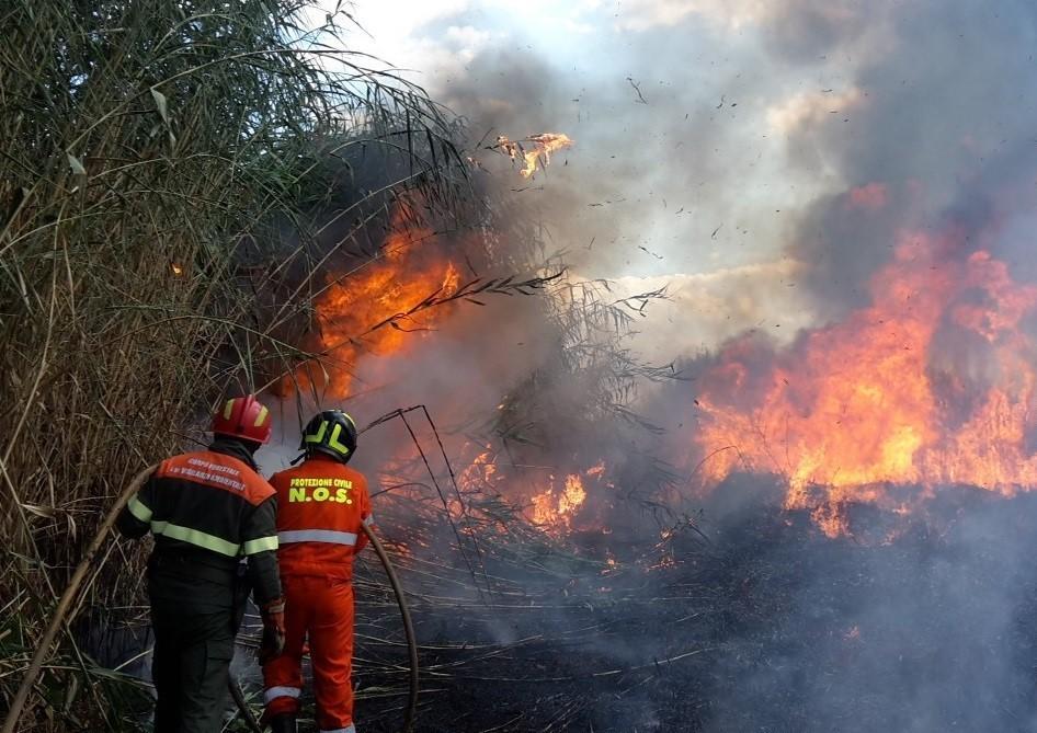 Diciotto incendi mezzi aerei in azione a Torpé e in Gallura 