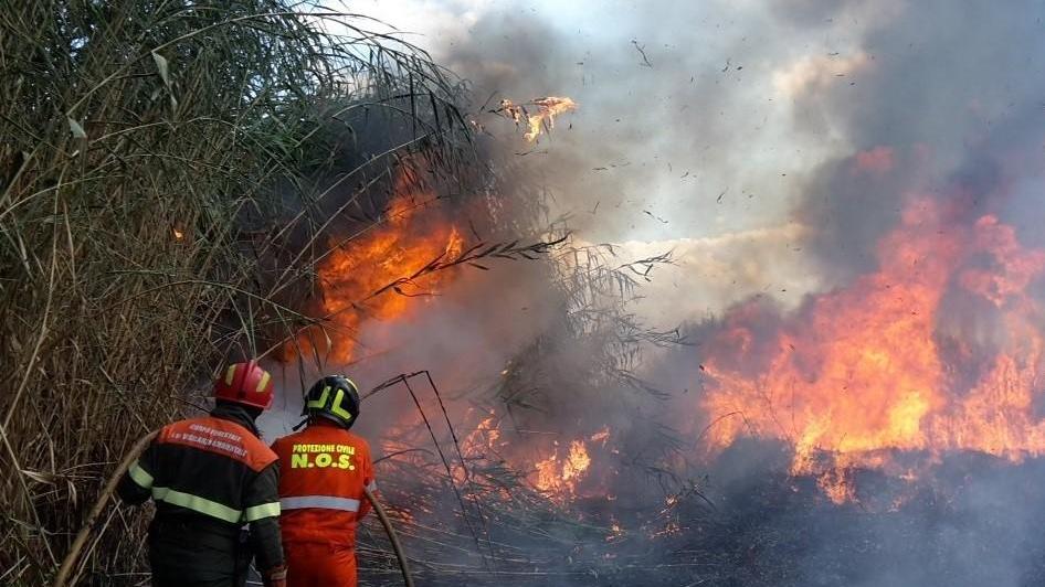Diciotto incendi mezzi aerei in azione a Torpé e in Gallura 