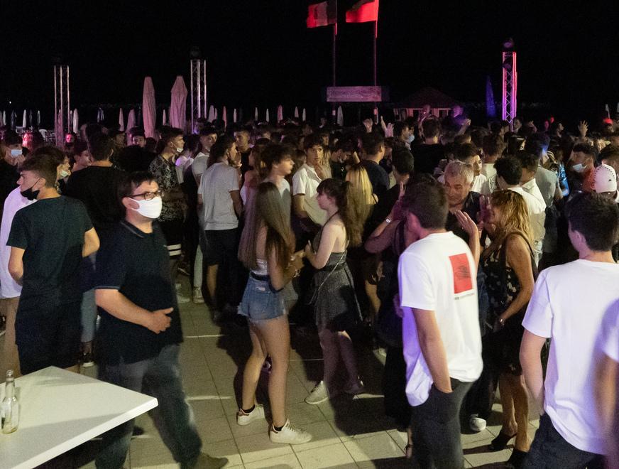 Lidi, movida sorvegliata speciale: stoppato lo show in un locale