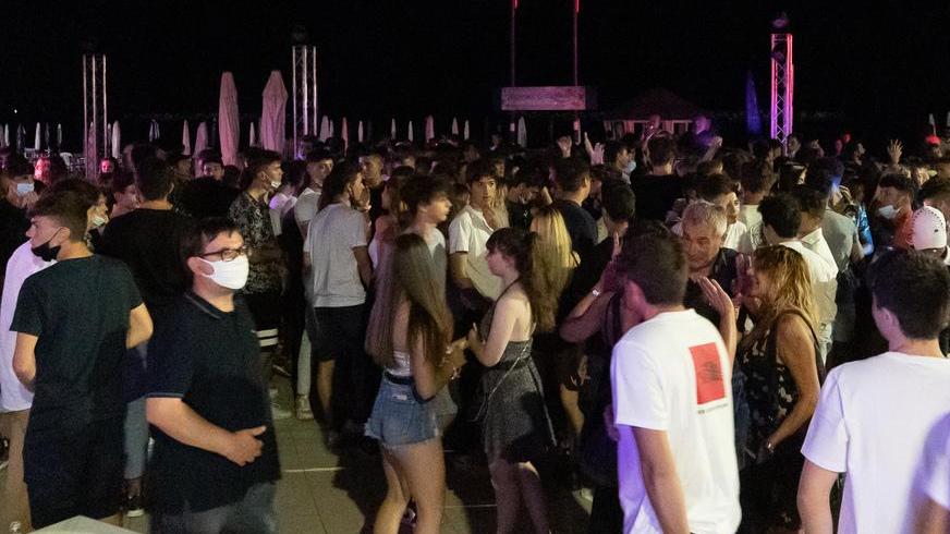 Lidi, movida sorvegliata speciale: stoppato lo show in un locale