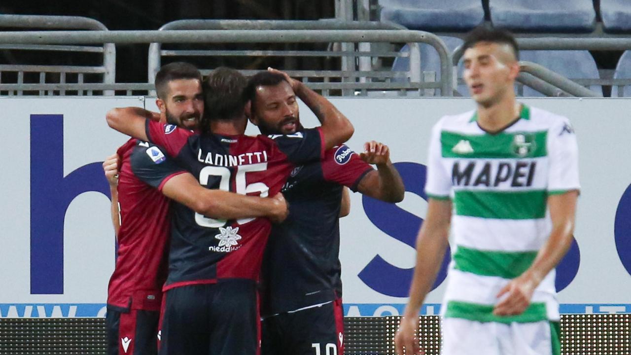 Faragò, Ladinetti e Joao Pedro festeggiano la rete dell'11 al Sassuolo