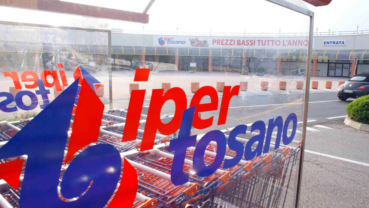 Ferrara, sorpreso a rubare cosmetici al Tosano: arrestato