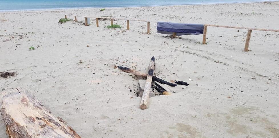 Al circolo del surf vandalismi di notte e spacciatori 