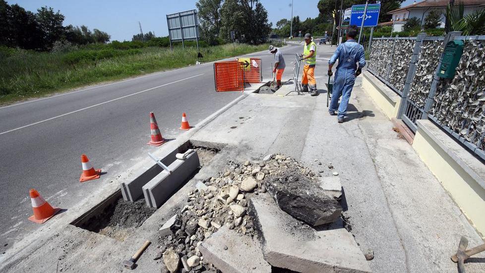 La Regione: cantieri rapidi. Ecco i soldi a dieci Comuni ferraresi