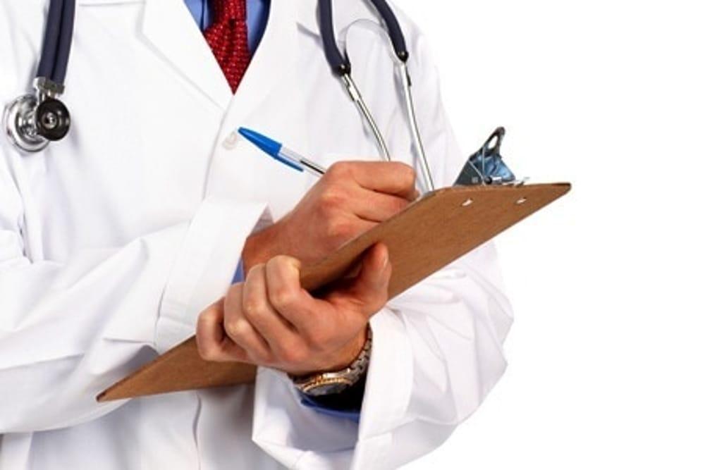 Il medico di base non serve più? Non ascoltiamo la Lega e il modello lombardo