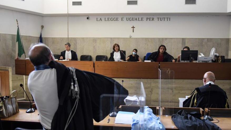 Il pm va all'attacco: «Evans Capuano si credeva un intoccabile. Mafia, chiaro il contesto di intimidazione»