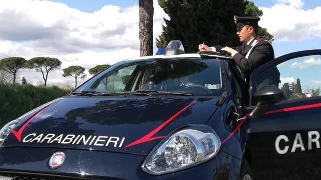 Cartoleria di Cento rapinata, titolare minacciata con un cutter