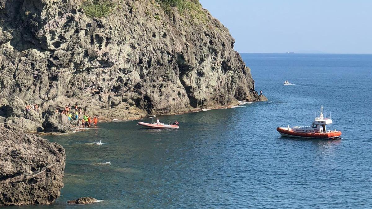 Le operazioni di soccorso alla Cala del Leone