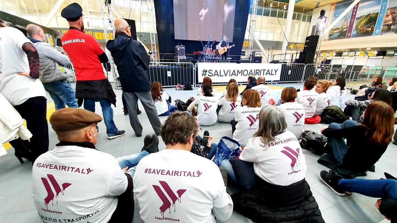 Un'assemblea dei lavoratori Air Italy, immagine di repertorio