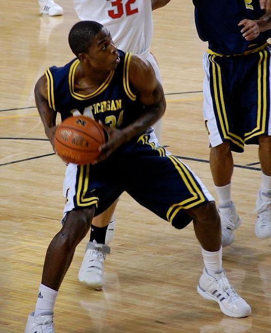 DeShawn Adrian Sims in azione