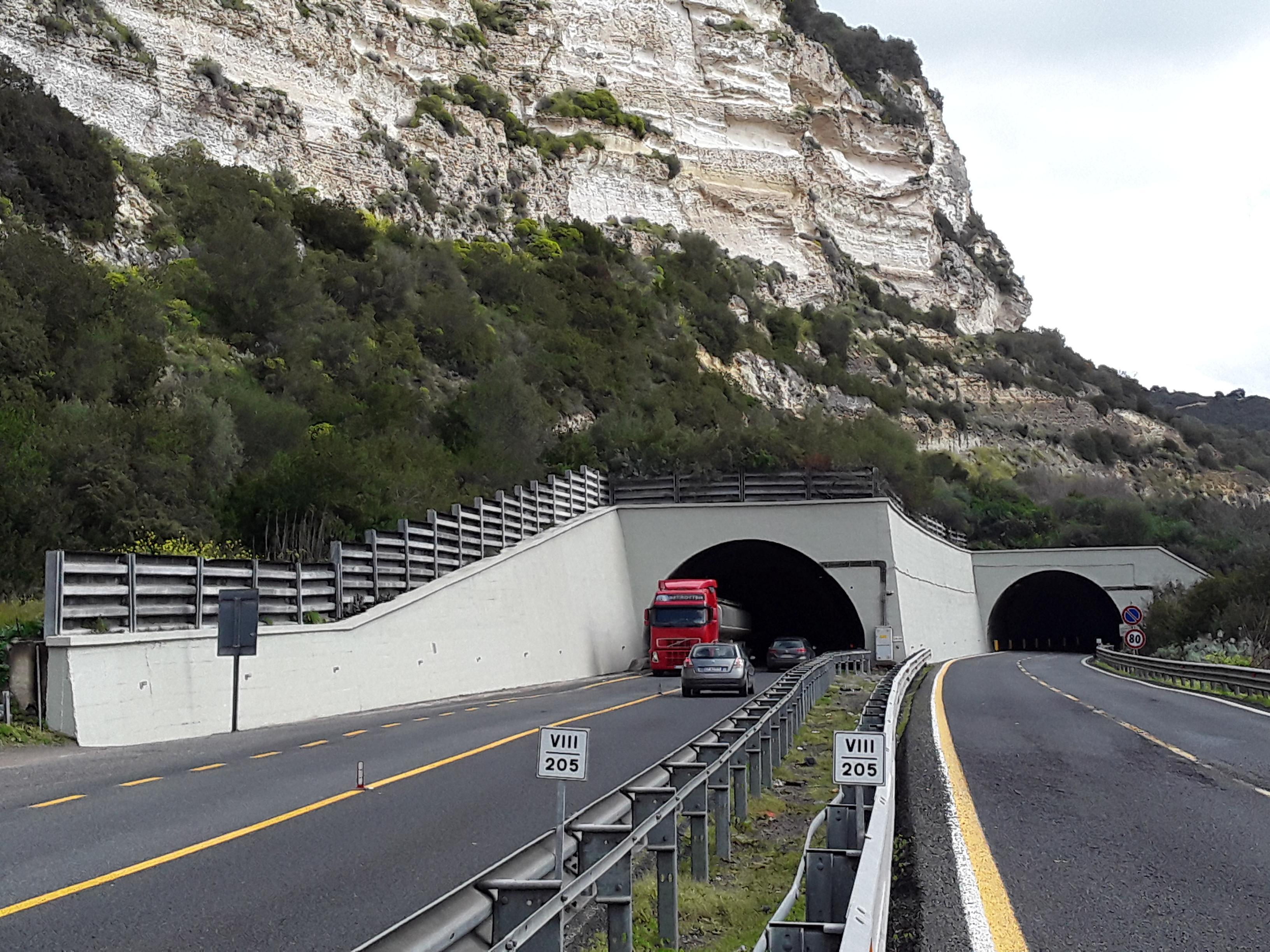 Le gallerie di Chighizzu sulla 131
