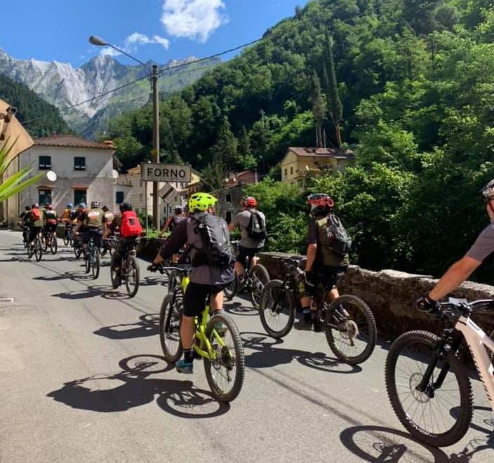 Tour in e-bike sulle cave al via si presentano in 110 