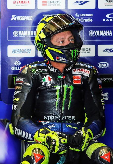 Rossi, l’inizio peggiore Tradito dalla sua Yamaha Operato anche Crutchlow