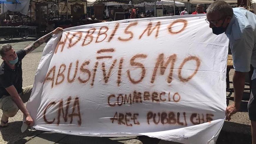 Raccolta di firme di Cna contro gli “hobbisti” all’interno dei mercatini