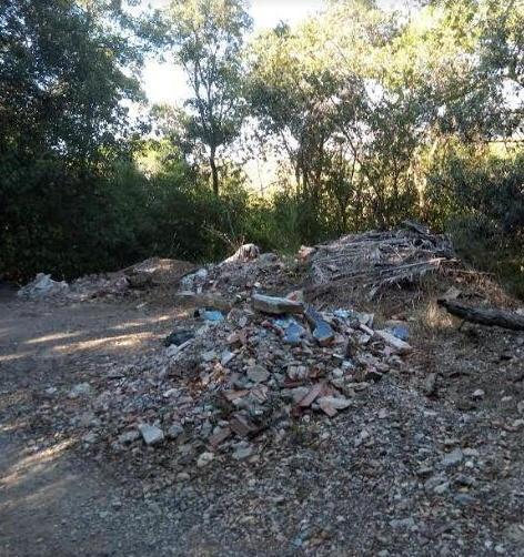 Discarica abusiva lungo la strada di Monte Fabbrello 