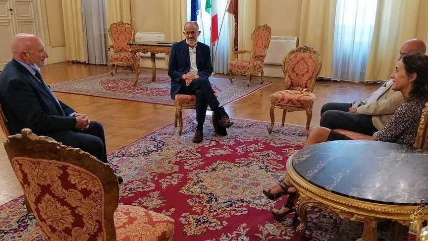 Livorno e la Grecia più vicini: ricevuto il console del Pireo