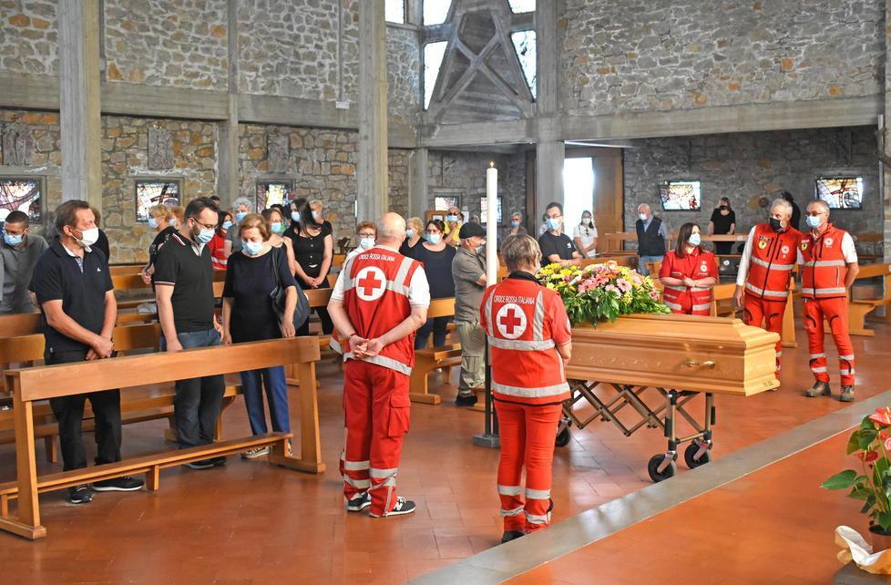 Tante divise della Cri per l’addio ad Antonella 