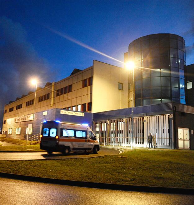 All'ospedale di Cecina di notte con la bambina, ma non c’è un mezzo per tornare in hotel 