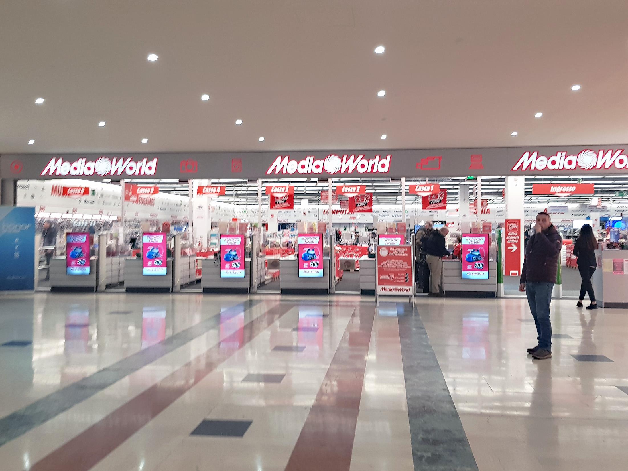 Colpo grosso a Mediaworld: studente tradito da impronta