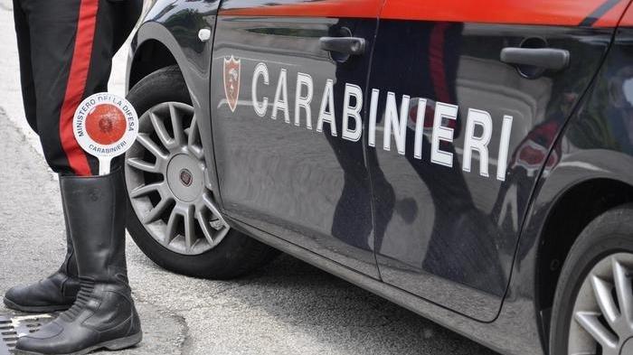 Rubano sull'auto in sosta: arrestati