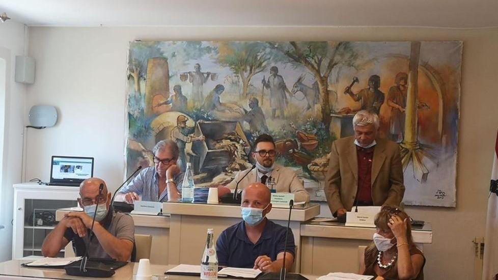 Un momento del consiglio comunale di Rio