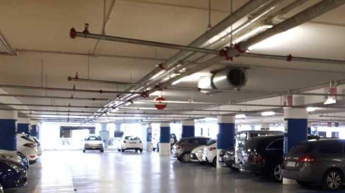 Modena, dormono in un’auto parcheggiata al Novi Park