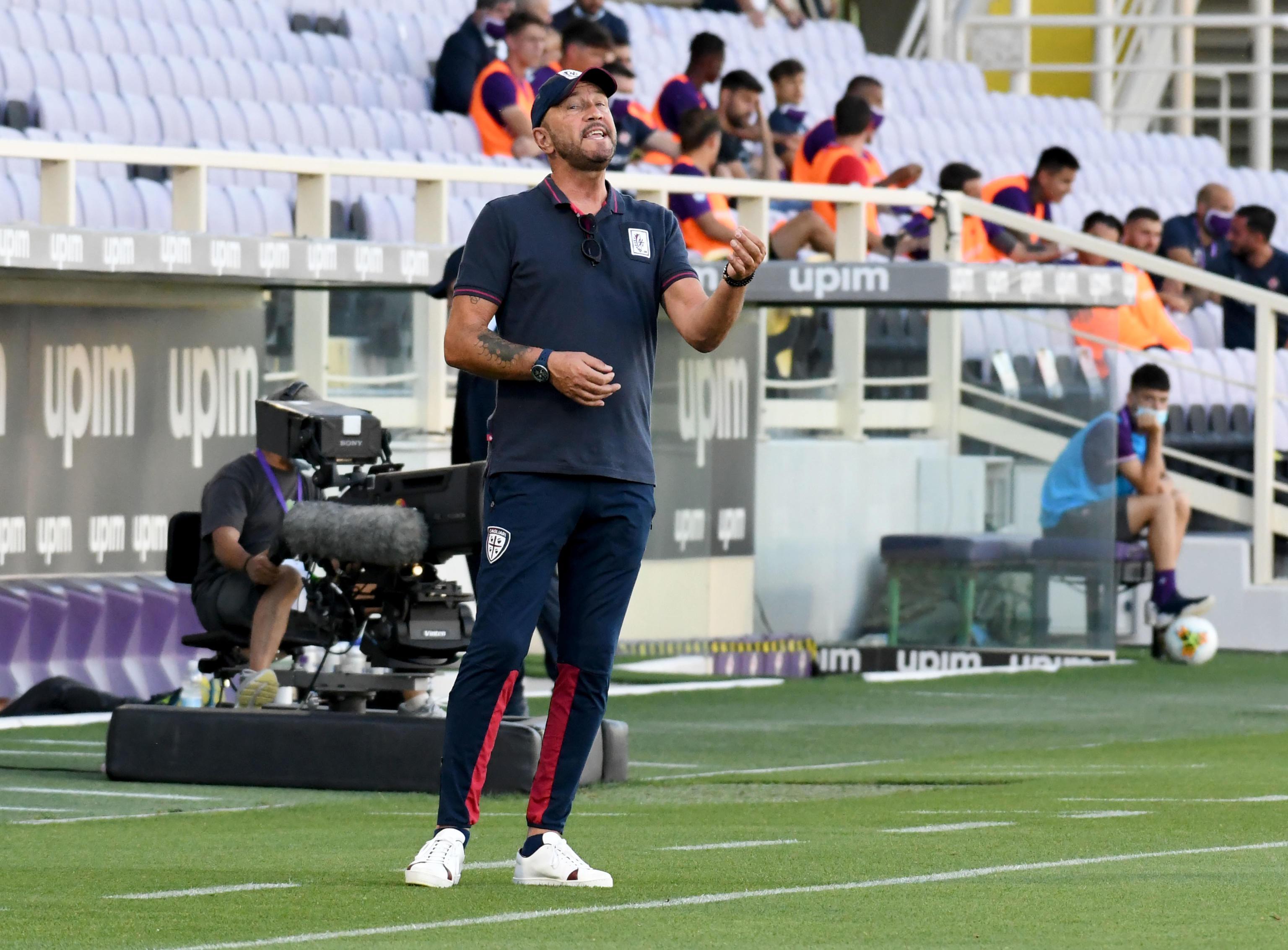 L'allenatore del Cagliari Walter Zenga