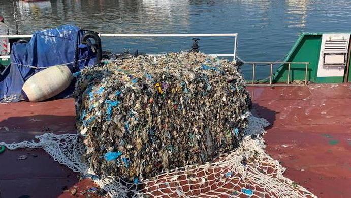 Ecoballe, 5 anni in mare L’appello di Legambiente «Vanno rimosse subito»