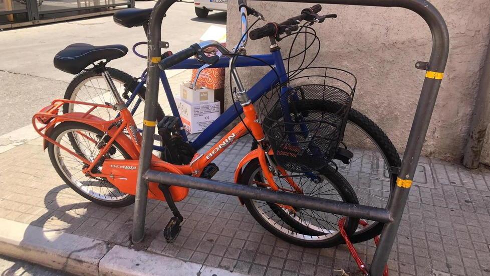 “Retata” di biciclette Il Comune rimuove quelle fuori dagli stalli