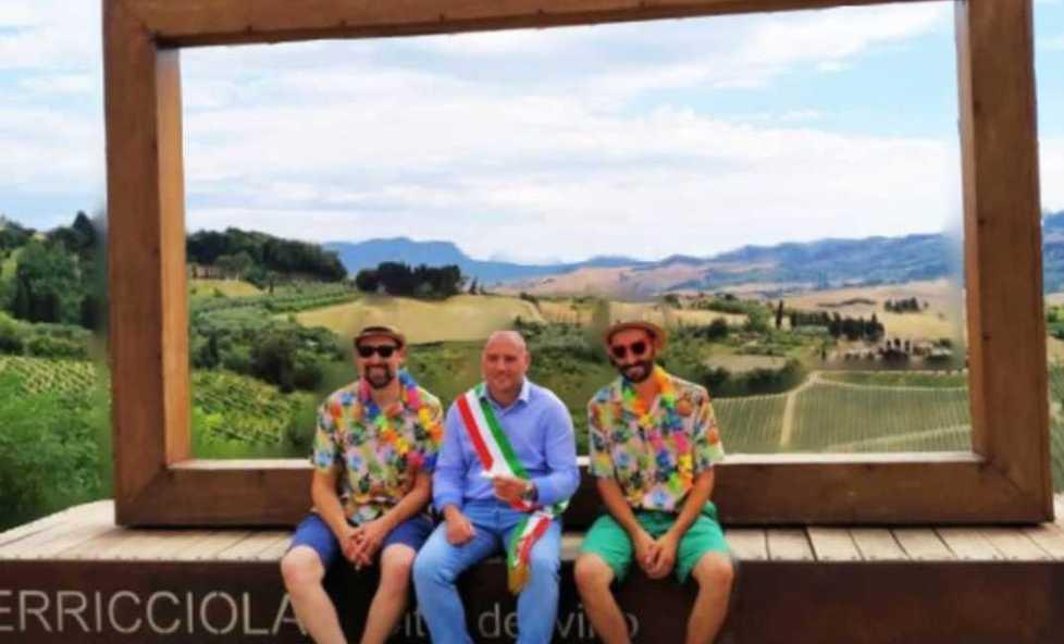 Terriciola, il buon vino e Gina: il video dei DuoVa spopola su Fb