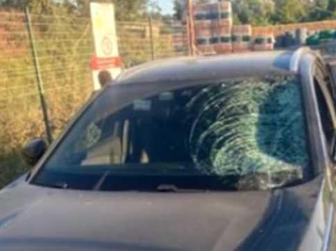 Perde ruota dell’auto e causa incidente 