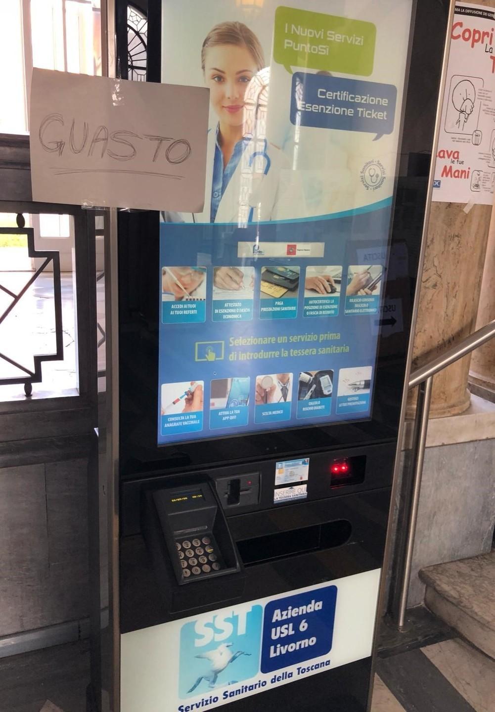 Ascensore guasto da quattro settimane all'ospedale. E i due totem per i referti ko per 3 giorni 