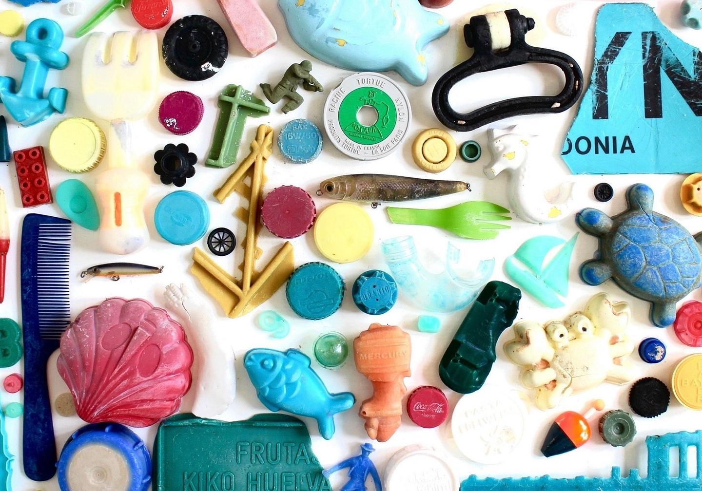 Plastica, dal mare alle creazioni d’arte