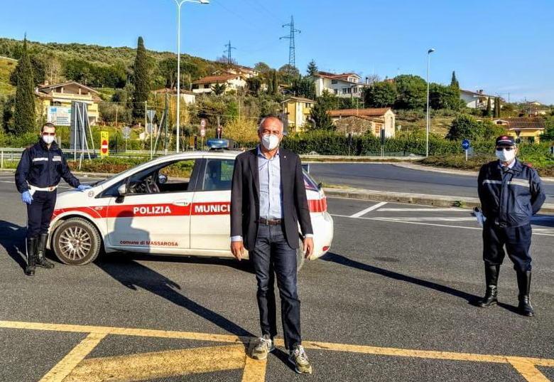 Sorpresi a rubare al supermercato 12 bottiglie di alcolici 